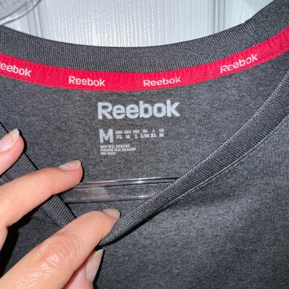 2 Reebok tshirts - Picture 3 of 4